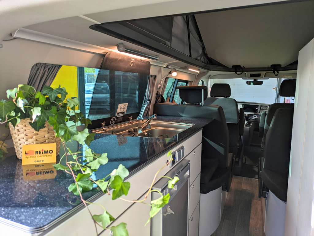 VOLKSWAGEN T6.1 MULTISTYLE 150 CH DSG – BEIGE MOJAVE – VAN AMÉNAGÉ