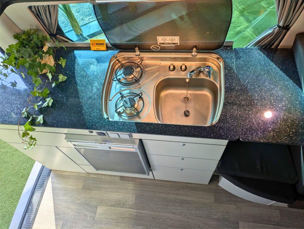 VOLKSWAGEN T6.1 MULTISTYLE 150 CH DSG – BEIGE MOJAVE – VAN AMÉNAGÉ