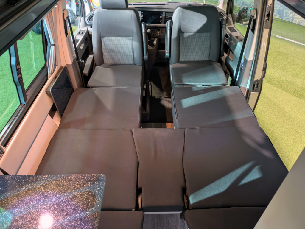 VOLKSWAGEN T6.1 MULTISTYLE 150 CH DSG – BEIGE MOJAVE – VAN AMÉNAGÉ